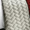[Cheerful Kissing Fish] 3PC Vermicelli-Quilted Patchwork Quilt Set (Full/Queen Size)